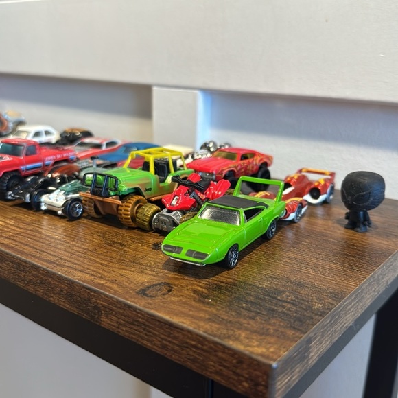Mixed Lot of 20 Die Cast & Plastic Toy Cars - Picture 5 of 8